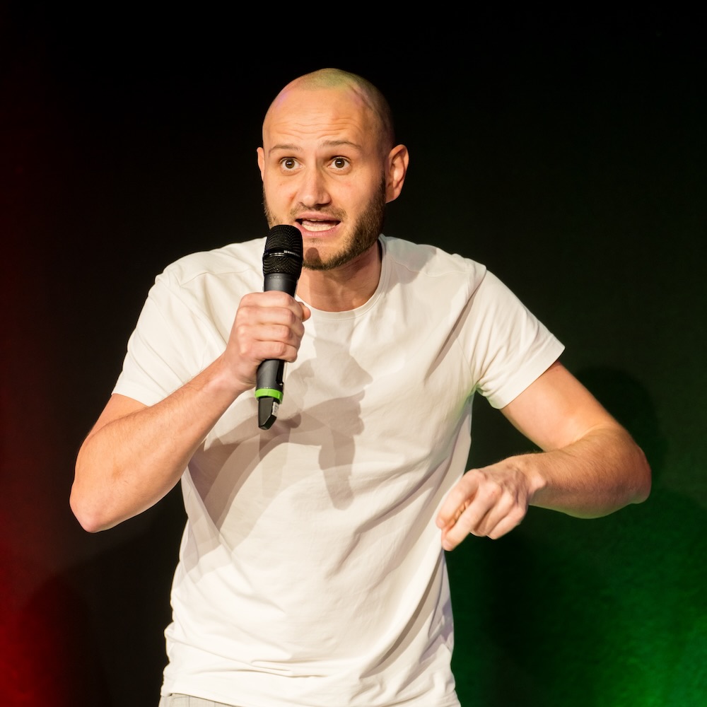 Keynote-Speaker Tobias Stebner auf der Bühne